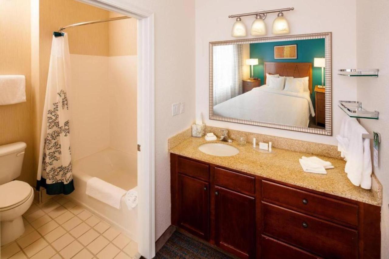 Residence Inn By Marriott Wichita East At Plazzio Extérieur photo