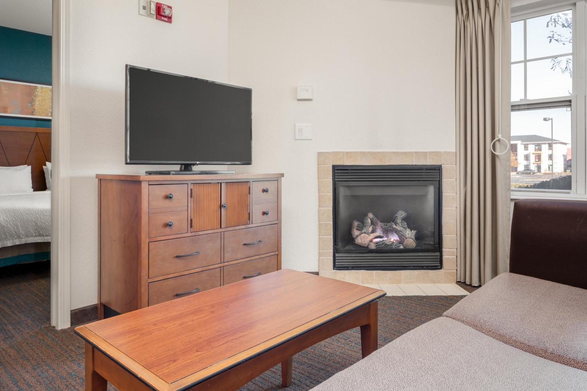 Residence Inn By Marriott Wichita East At Plazzio Extérieur photo