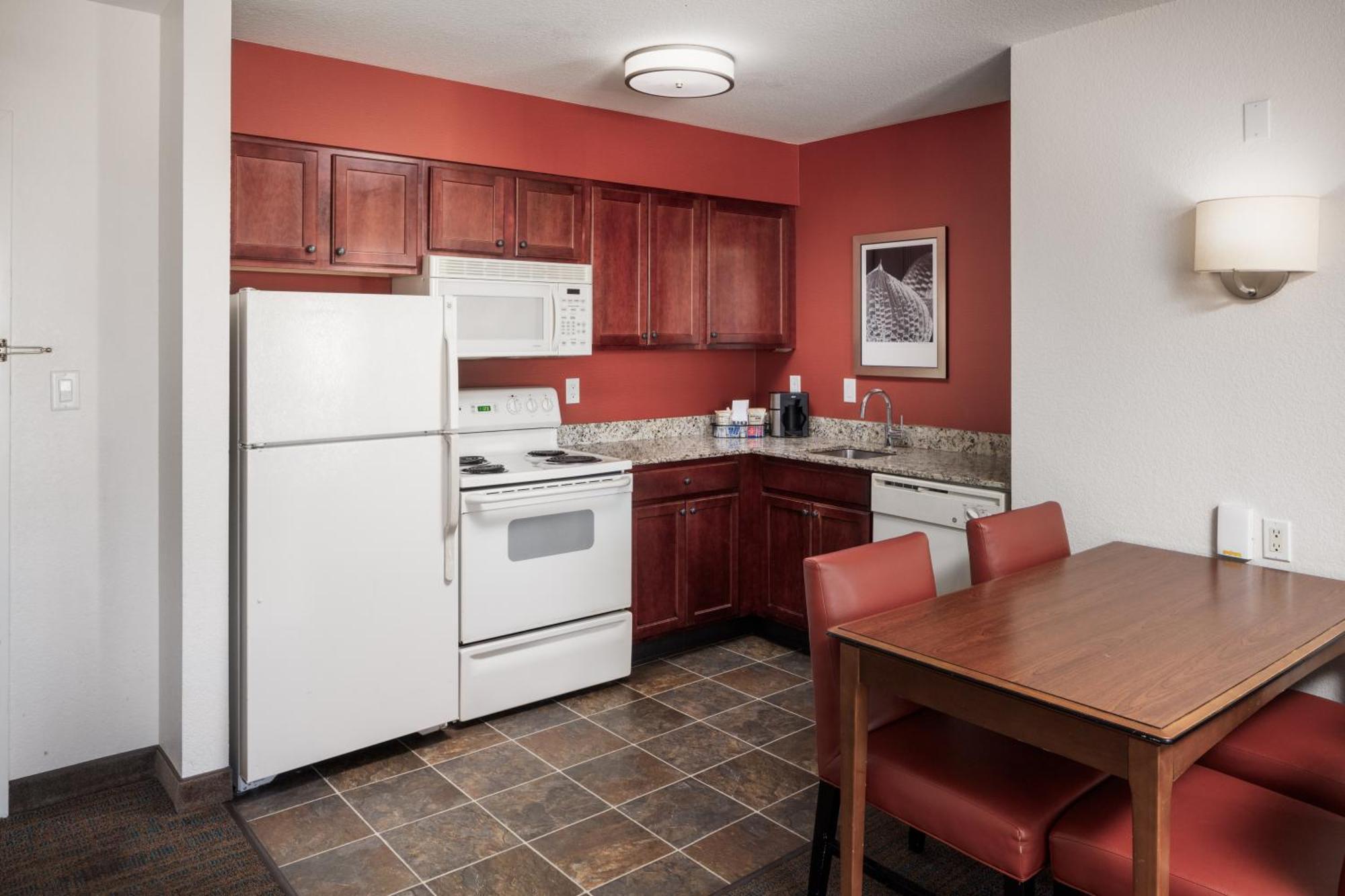 Residence Inn By Marriott Wichita East At Plazzio Extérieur photo