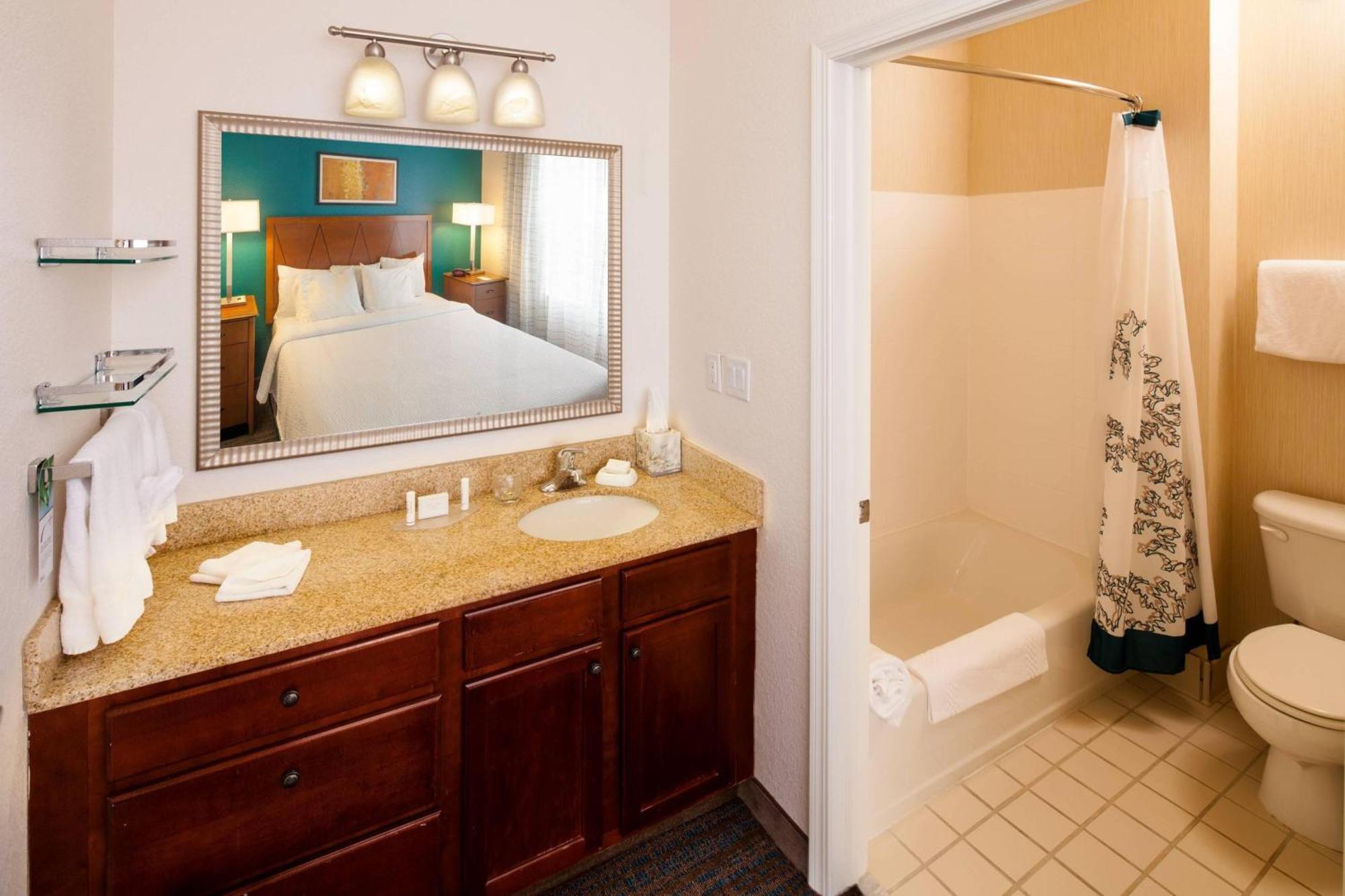 Residence Inn By Marriott Wichita East At Plazzio Extérieur photo